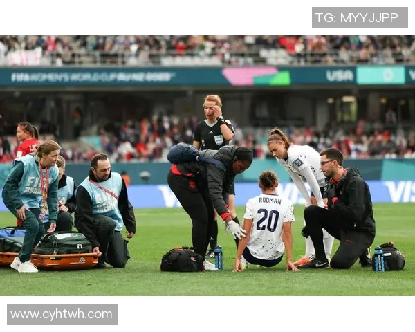 足球场上散步的球星高清图片展现悠闲时刻与足球魅力 足球场上散步的球星高清图片展现悠闲时刻与足球魅力