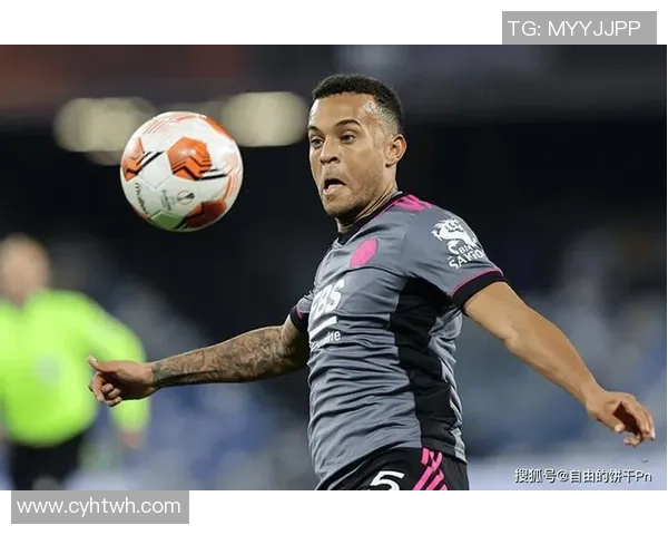 足球明星亲近球迷感人瞬间展现温暖人心的力量 足球明星亲近球迷感人瞬间展现温暖人心的力量