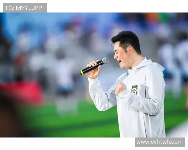 专注背影瞬间展现足球明星独特魅力与拼搏精神