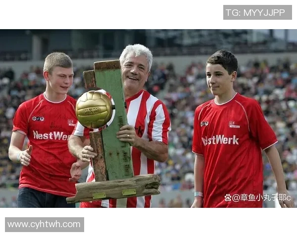 全球足球巨星巅峰对决揭秘：那些改变历史的顶级球员与传奇时刻